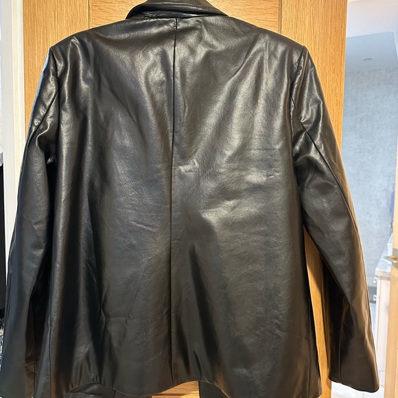 REVOLVE MAJORELLE BLACK VEGAN LEATHER BLAZER. NEW WITHOUT TAGS - Picture 4 of 4